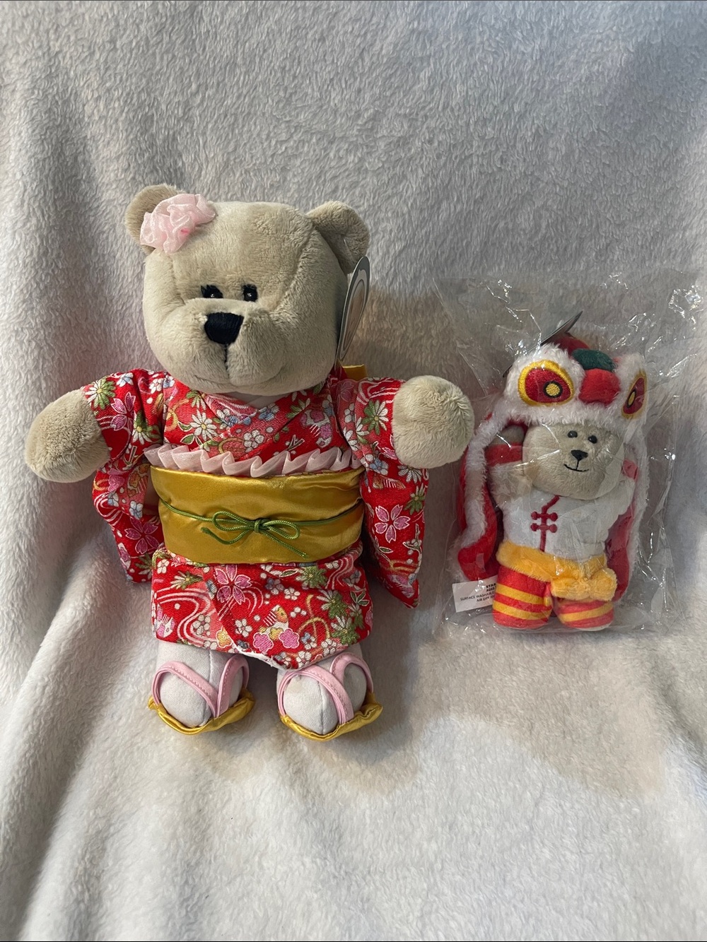 International Starbucks Plush Japan Bearista plush + Singapore keychain NIP